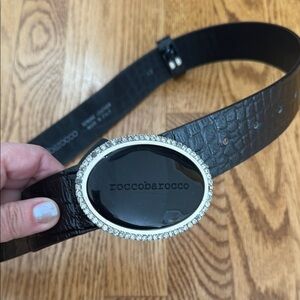 🖤 Roccobarocco Black Textured Leather Belt with Crystal Oval Buckle – Size 42